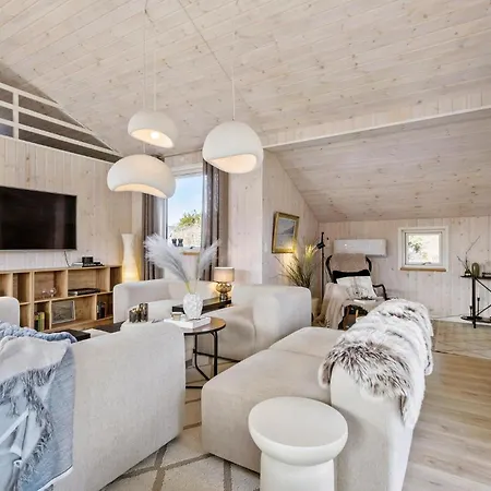 4 Bedroom In Holiday home