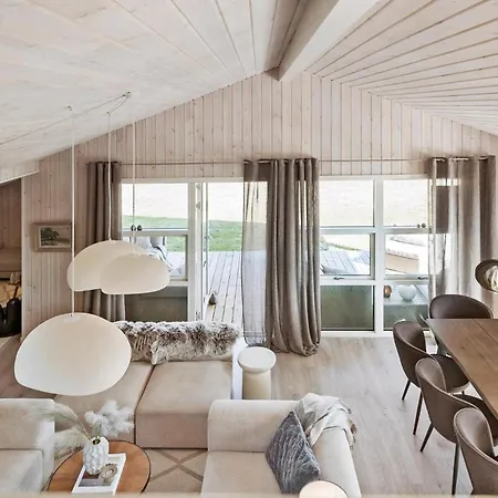 4 Bedroom In Holiday home