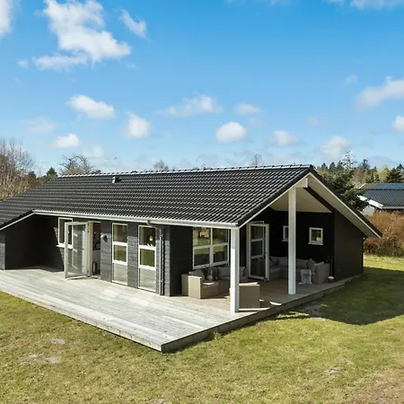 4 Bedroom In Holiday home Hojby
